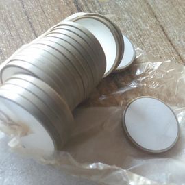 Round Piezoelectric Ceramic Materials Heat Resistant Customized In White Color